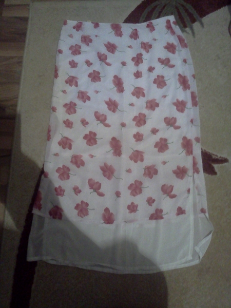 Бяла копринена пола с червени рози mama_vava_IMG20110626_032.jpg Big
