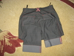 Ефектен черен панталон с червен кант 7/8 mama_vava_IMG_00171.jpg