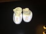 Комплект от три шапчици за бебе с подарък пантофки и комплект за маникюр nanamafia_010620114206.jpg