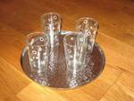 Нов комплект 4 стъклени чаши и метален поднос, НАМАЛЕНИ ВЕЧЕ НА 5,00 ЛВ. 010471969.jpg
