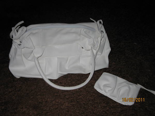 Чисто нова дамска бяла чанта с портмоне 7 лв Picture_8671.jpg Big