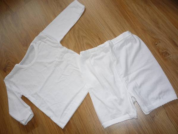 Блузка и панталонки в бяло- нови за 6лв. с пощата! P1020789.JPG Big