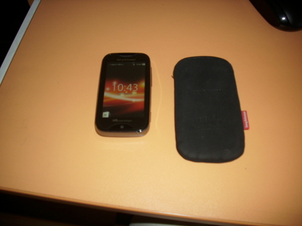 Sony Ericsson WT13 Mix Walkman zlati1173_DSCI0880.JPG Big