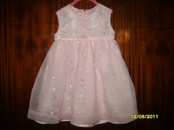 Нежно розова рокля с подарък - украшение за глава S8302830.JPG Big