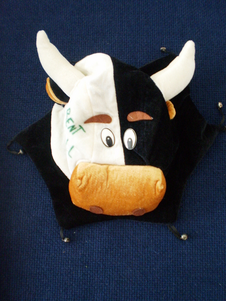 шапка крава със звънчета bibkaribka_PA192307.JPG Big
