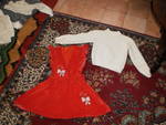 червена плюшена рокличка с подарък бяла блузка P9220185.JPG