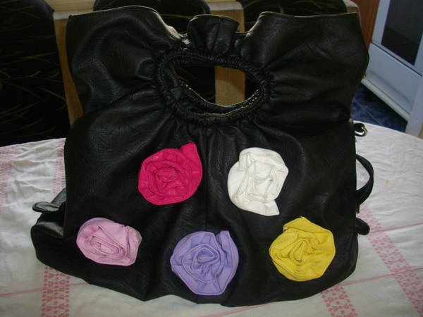 черна чанта с 5 цветни рози 0751.JPG Big