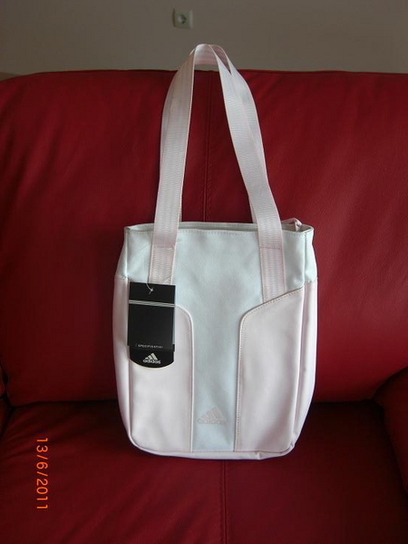 Спортна чанта на ADIDAS (НОВА с етикет) FEMININE_CIMG76311.jpg Big