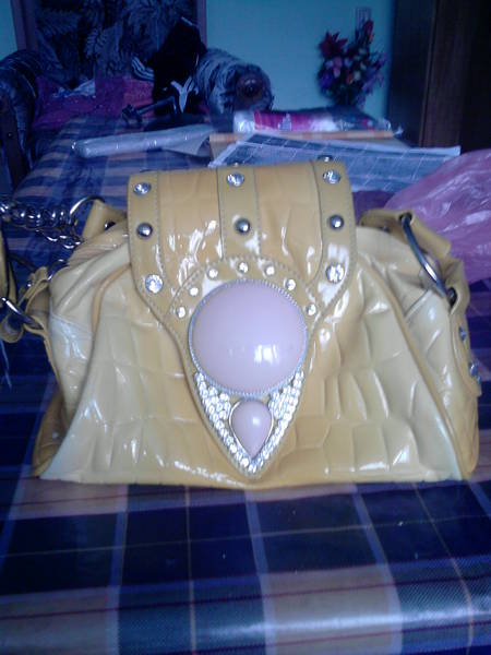 красива жълта чанта с камък P251110_10_45.jpg Big