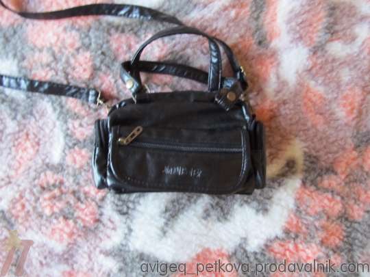Малка,черна,кожена чантичка за през рамо avigeq_petkova_img_1_large1.jpg Big