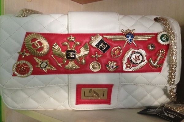 Чанта Chanel със значки boutiqueinfinity_239632014_04_09_06_36_45.jpg Big