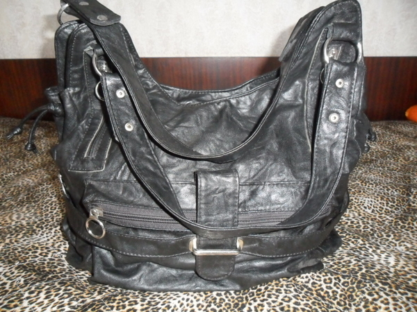 Черна чанта с много ципчета-продадена bubulinka_SAM_1524.JPG Big