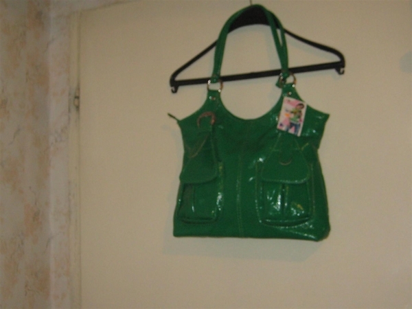 Лачена зелена дамска чанта, вече за 6 лв. hristova4_IMG_0687_Large_.jpg Big
