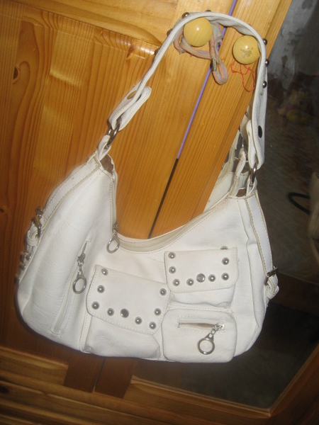 Бяла ефектна чанта с много джобчета mama_vava_IMG_00051.jpg Big
