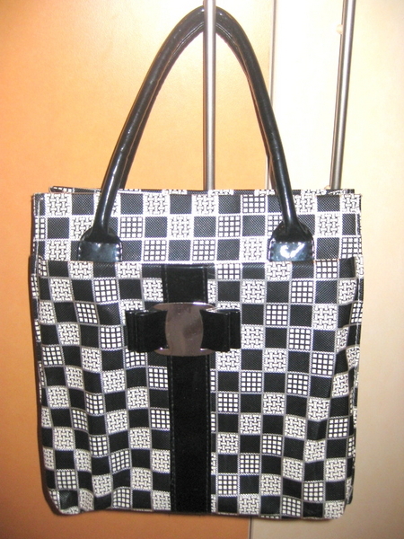 много стилна черно-бяла шахматна чанта с къса дръжка mariela_teofanova_IMG_6557.jpg Big
