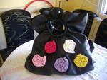 черна чанта с 5 цветни рози 0791.JPG