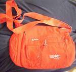 Червена спортна чанта имитация на ESPRIT DSCI3104.JPG