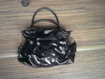 Черна лачена чанта P110111_12_40_02_.jpg