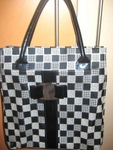 много стилна черно-бяла шахматна чанта с къса дръжка mariela_teofanova_IMG_6558.jpg