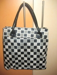 много стилна черно-бяла шахматна чанта с къса дръжка mariela_teofanova_IMG_6560.jpg