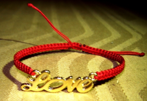 червена ръчно плетена гривна против уроки-LOVE(любов) apshop4_love_4ervena.JPG Big