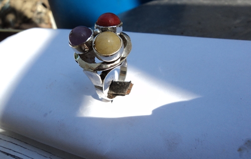 модел 113 Сребърен пръстен  с кехлибарен нефрит и червен корал,и син ахат radimm_113.JPG Big