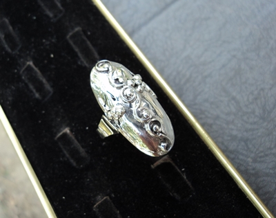 модел 159 Изработен от масивно сребро  Дамски пръстен продълговат с ажур и апликации radimm_159.JPG Big
