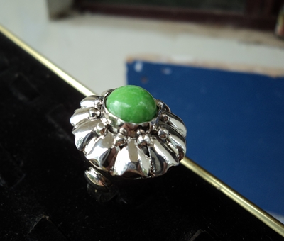 модел 182 Сребърен пръстен с зелен перидот Изключително модерна и ефектна визия. radimm_182.JPG Big