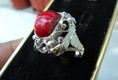 модел 183 Сребърен пръстен с червен яспис Изключително модерна и ефектна визия. radimm_183_4_.JPG Big