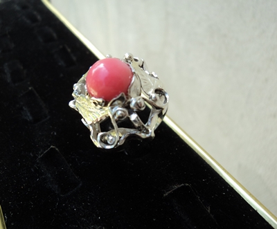 модел 186 Сребърен пръстен с розов корал Изключително модерна и ефектна визия. Пръстенът е с Уникална ръчна изработка. radimm_186_7_.JPG Big