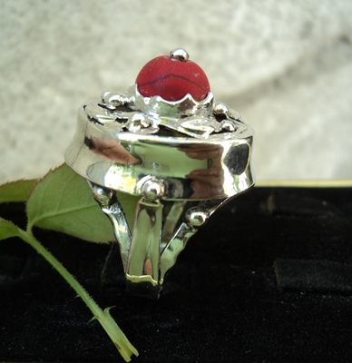 модел 204   Изработен от масивно сребро  Дамски пръстен,с инкрустиран 1 камък червен   тюркоаз radimm_204.JPG Big