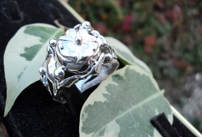 модел 245   Изработен от масивно сребро  Дамски пръстен,малка пластика. radimm_245.JPG Big