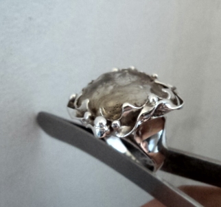модел 411 Изработен от масивно сребро Дамски пръстен,с апликация   инкрустиран 1  камък топаз radimm_411.JPG Big