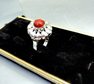 модел 94 Сребърен пръстен с червен яспис,красива малка пластика radimm_94.JPG Big