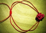 червена плетена гривна против уроки-роза apshop4_rsz_roza_4erven_dvoen.jpg