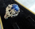 модел 187  Сребърен пръстен със син Содалит Изключително модерна и ефектна визия. Пръстенът е с Уникална ръчна изработка. radimm_187_5_.JPG