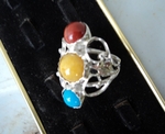 модел 189 Сребърен пръстен с три камъка син и жълт нефрит и червен яспис radimm_189_2_.JPG