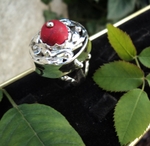 модел 204   Изработен от масивно сребро  Дамски пръстен,с инкрустиран 1 камък червен   тюркоаз radimm_204_5_.JPG