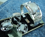 модел 228  Изработен от масивно сребро  Комплект дамска гривна с закопчалка. пръстен,и обици инкрустиран 4 камък седеф radimm_228_5_.JPG