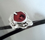 модел 407 Изработен от масивно сребро Дамски пръстен,с апликакация   инкрустиран 1  камък червен корал radimm_407_6_.JPG