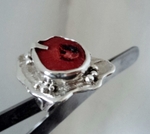 модел 407 Изработен от масивно сребро Дамски пръстен,с апликакация   инкрустиран 1  камък червен корал radimm_407_7_.JPG