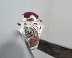 модел 413 Сребърен пръстен с ажур и гравировка и червен красив нефрит, radimm_413_7_.JPG