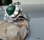 модел 95 Сребърен пръстен маргаритка с полускъпоценен камък зелен азонит radimm_95.JPG