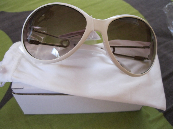 Слънчеви очила(Ейвън)-бели desiv1_IMG_2494.jpg Big