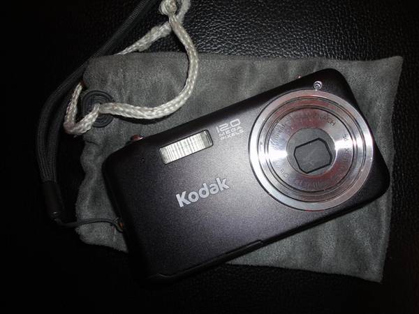 цифров фотоапарат Kodak EasyShare v1233 12MP DSC01226_Large_.JPG Big