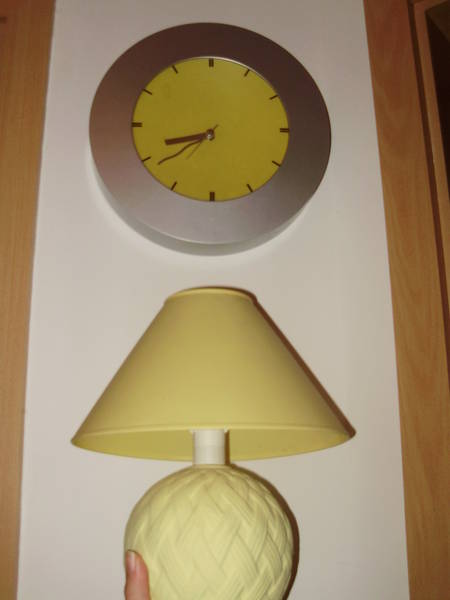 Стенен часовник и лампа в жълто PC0100031.JPG Big