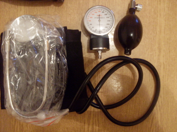 Чисто Нов апарат за кръвно налягане Mac-check sphygomomanometer stethoscope kalpazan4eto0o0o_SDC14784.JPG Big