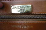 Подарявам кафява лачена чантичка Givenchy P10202691.JPG
