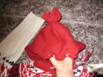 плътно плетено пуловерче с качулка и пискюл 1127_11_09_10_6_18_51_resize.jpg