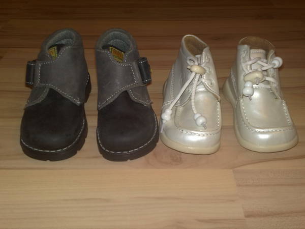 Чисто нови бебешки обувчици(15 лв. за двата чифта) 091220101611.jpg Big